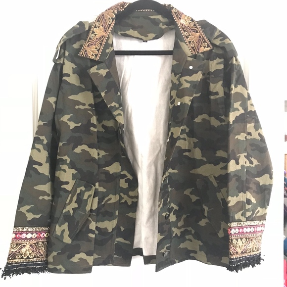 STUNNING EMBROIDERED SEQUIN CAMO JACKET LARGE - Picture 2 of 2